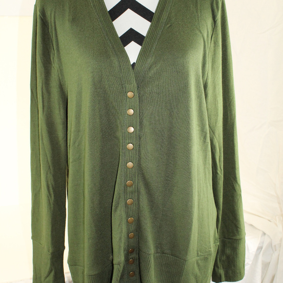 Zenana Outfitters Sweaters - NWOT. Women's button down spring cardigan sz 2x